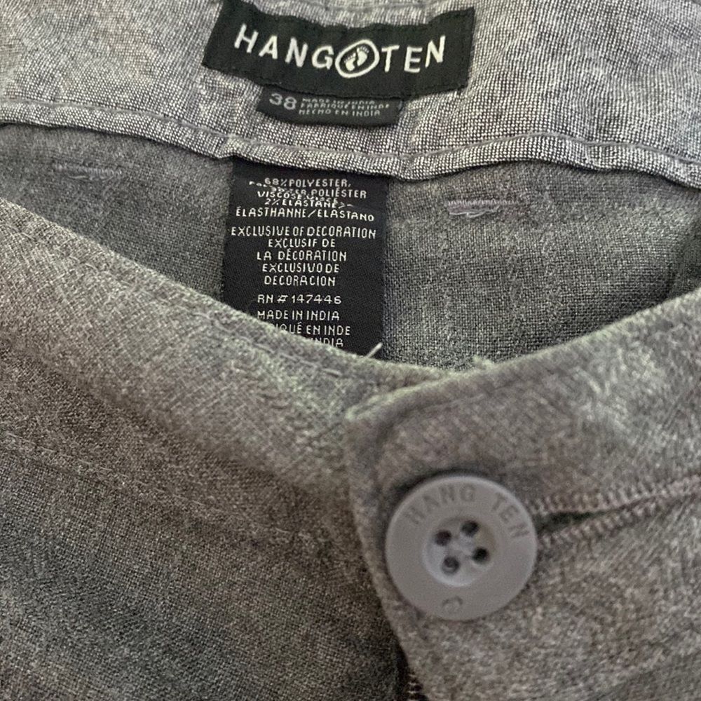 Size men’s 38 shorts in gray hang 10